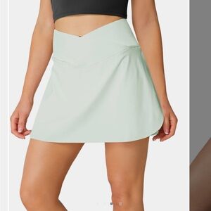 Halara small workout exercise skirt. Color fairest jade green